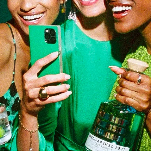 Girls doing a selfie in party Tres Generaciones